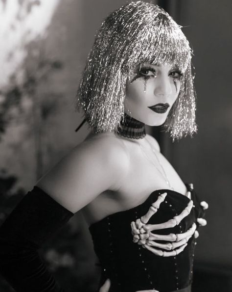 Vanessa Hudgens as a skeleton-like Freak Show character | These stars pulled out all the tricks and treats this year. Iconic Halloween Costumes, Silver Wigs, Best Celebrity Halloween Costumes, Celebrity Costumes, Celebrity Halloween, Classic Halloween Costumes, Halloween Beauty, Fantasia Disney, Hallowen Costume