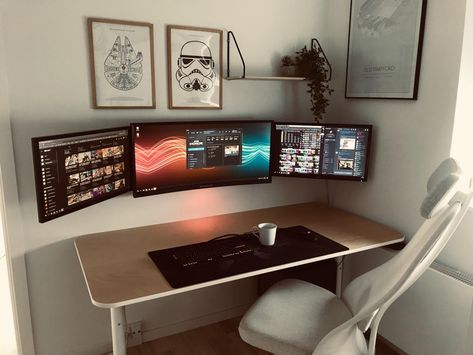 Office Screens, Computer Desk Setup, Gamer Setup, Minimalist Desk, Desk Inspiration, Computer Room, Computer Setup, Pc Setup, Studio Setup