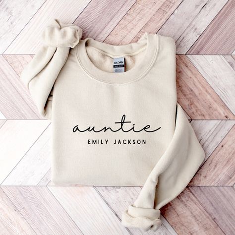 This costum auntie sweatshirt is perfect as a pregnancy announcement. It also makes a cute aunt gift. ♥ PRODUCTION TIME: 1-5 days (Usually 2-3 days) ♥ SHIPPING TIME: 2-5 days (Usually 3 days) ♥ PRODUCT DESCRIPTION: Gildan Unisex Sweater Feels cozy and excellent quality print makes. 50% cotton and 50% polyester Medium-heavy fabric (8.0 oz/yd² (271.25 g/m Runs true to size Our Relaxed Fit sweater (Gildan 18000) is a unisex style that runs a touch small for men, and about a half a size large for women. It's a relaxed fit and is soft and cozy. * For sweatshirt sizes please refer to the listing image. ♥ CARE INSTRUCTION: Machine wash: cold (max 30C or 90F) Non-chlorine: bleach as needed Tumble dry: low heat Do not iron Do not dryclean Turn inside out ♥ PRINTING METHOD: DTG printing method is us Doula Gifts, Aunt Sweatshirt, Grandma Sweatshirt, Sister In Law Gifts, New Aunt, Auntie Shirts, Gifts For Aunt, Aunt Shirts, Auntie Gifts