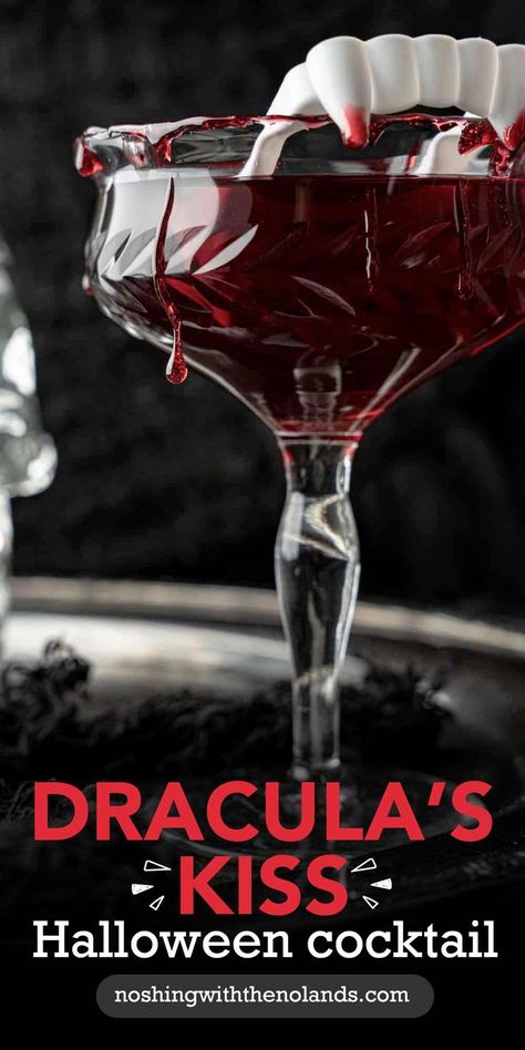 A dark red cocktail in a crystal glass with blood droplets and fangs on the side of the glass. Red Alcoholic Drinks, Cocktails With Vodka, Vampire Halloween Party, Halloween Dracula, Halloween Party Drinks, Vampire Party, Halloween Drinks Alcohol, Red Drinks, Cocktail Drinks Alcoholic