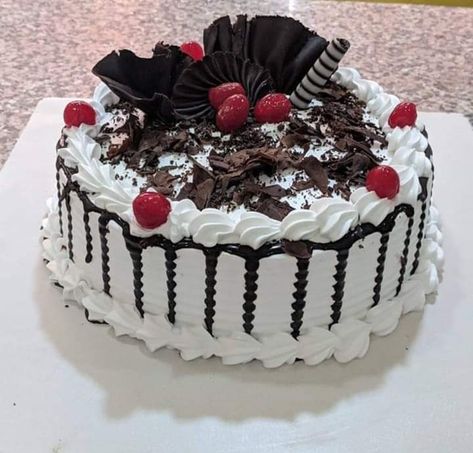 Real Cake Pics Birthday, Real Cake Pic, Gray Wedding Cake, Cake Pic, Jamun Recipe, Chocolate Cake Designs, Food Pic, Stylish Pic, Saree Poses