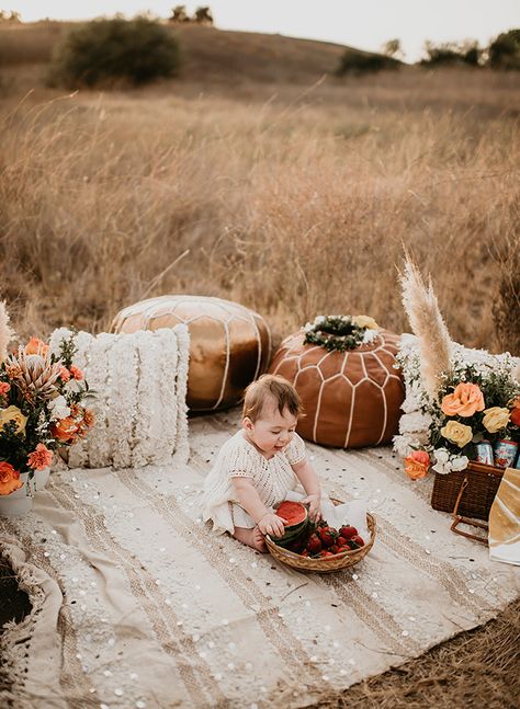 Boho Family Photos in An Open Field - Inspired By This Boho Family Photos, Boho Photoshoot, Boho Photography, Fall Minis, Mini Photo Sessions, Mini Session Ideas, Photography Mini Sessions, Fall Mini Sessions, Boho Picnic