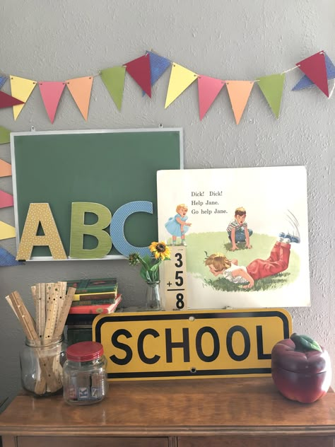 Antique Classroom Decor, Classic Classroom Decor, Vintage Classroom Aesthetic, Vintage Classroom Theme, Classroom Gallery Wall, Vintage School Decor, Vintage Classroom Decor, Education Aesthetic, Back To School Displays