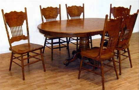 My First Furniture Purchase For The House - Addicted 2 Decorating® Clawfoot Dining Table Makeover, Dining Room Furniture Makeover, Country Dining Room Table, Oak Dining Room Set, Antique Kitchen Table, Painted Tables, Oak Dining Room Table, Table Painting, Painted Kitchen Tables