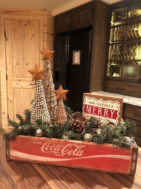 Pop Crate Ideas Decor, Christmas Coke Crate, Mini Wood Crate Ideas For Christmas, Soda Crate Christmas Decor, Coke Crate Decor, Coke Crate Christmas Decor, Pepsi Crate Ideas Decor, Wooden Coke Crate Ideas, Coca Cola Christmas Tree