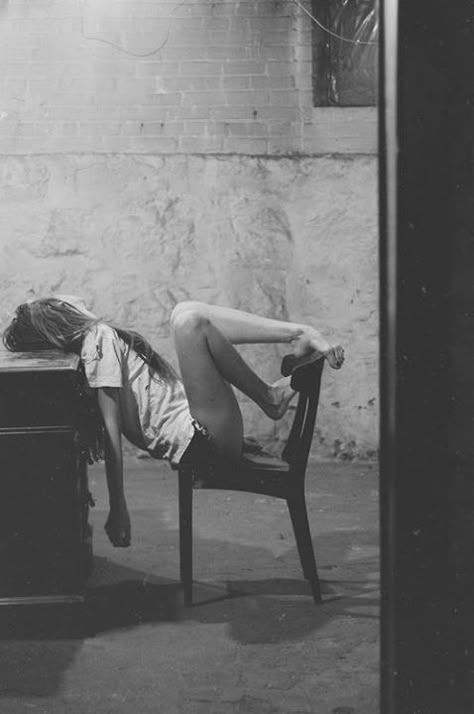 Shooting Photo, 인물 사진, A Chair, Photography Inspo, Black And White Photography, White Photography, Photo Inspiration, Photography Inspiration, Photography Ideas