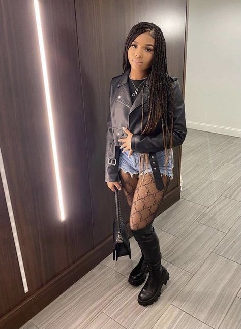 Shorts Fishnets Outfit, Boots With Shorts Outfit, Shorts With Boots Outfits, Simple Club Outfits, Black Combat Boots Outfit, Ig Fits, Black Boots Outfit, Baddie Outfit, Best Casual Outfits