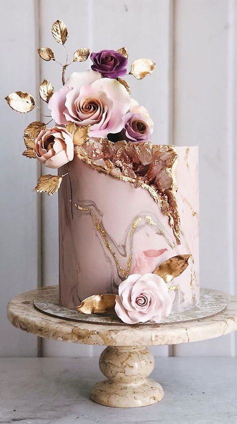 Possibly The Prettiest Wedding Cakes Ever Geode Cake Wedding, Artist Cake, Gold Ideas, Geode Wedding, Pretty Wedding Cakes, Geode Cake, Pretty Cake, Elegant Birthday Cakes, Wedding Cake Recipe