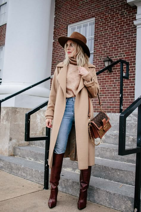 Croc Boots Outfit, Camel Boots Outfit, Boots Outfit Ideas, Brown Boots Outfit, Camel Coat Outfit, Camel Boots, Crocs Boots, Turtleneck Outfit, Brown Knee High Boots