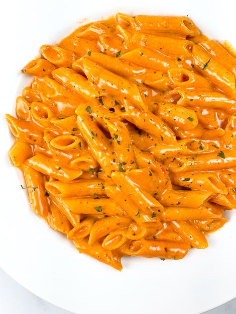 Gigi Hadid Pasta Recipe (Penne alla Vodka) Best Penne Alla Vodka Recipe, Gigi Hadid Pasta Recipe, Hadid Pasta Recipe, Pretty Pasta, Penne Alla Vodka Recipe, Gigi Hadid Pasta, Hadid Pasta, Pasta Alla Vodka, Dude Food