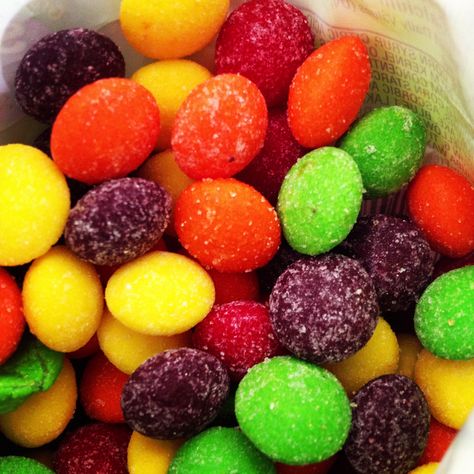 Sour skittles Yummy !!! Sour Skittles Aesthetic, Skittles Aesthetic, Sour Skittles, Colorful Candy, Peach Rings, Gummy Candy, Dragon Age, Colour Scheme, Pretty Food