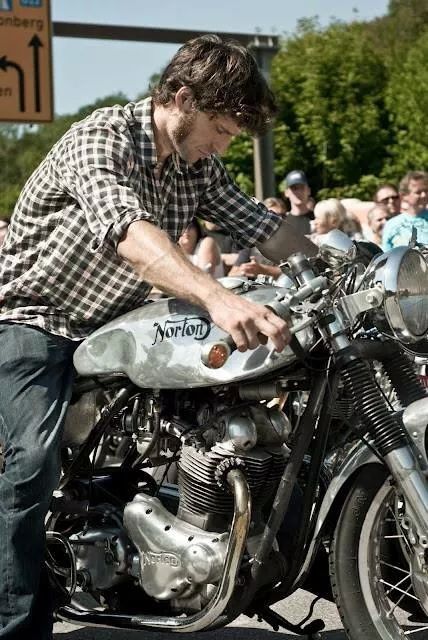 On the best british bike ever Norton Bike, Norton Cafe Racer, Bike Humor, Norton Motorcycle, Guy Martin, Norton Commando, British Motorcycles, Honda Bikes, Motorcycle Types