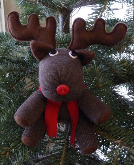 Rudolph has been made from one sock, a sheet of felt 9″ x 12″ in brown, a scrap of white felt, a red button, 2 black beads for the eyes and a piece of wool mix fabric which used to be t… Sock Reindeer, Sock Snowman Craft, Antler Ideas, Sock Snowman, Sock Toys, Sock Crafts, Merry Happy, Sock Animals, Snowman Crafts