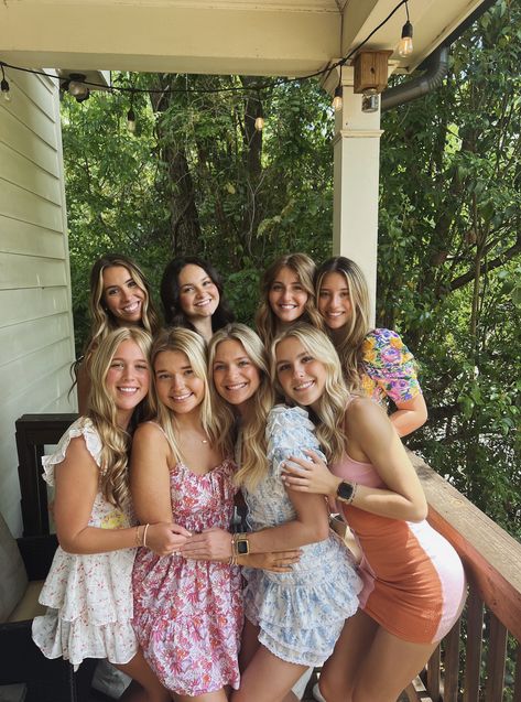 Southern Sorority Girl Aesthetic, Sority Girl Aesthetic, Soroity Girls Aesthetic, College Sorority Aesthetic, Sorority Girl Aesthetic, Loveshackfancy Party, Vip Lifestyle, Sorority Pics, Publicity Ideas