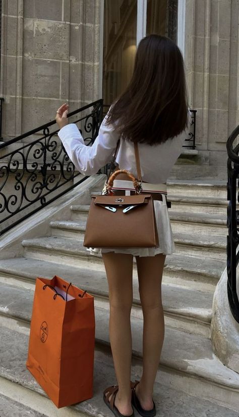 Unique Handbag, Luxury Bags Collection, Luxury Aesthetic, Future Lifestyle, Vintage Inspired Dresses, Quiet Luxury, Old Money Aesthetic, Photo Instagram, Instagram Story Ideas