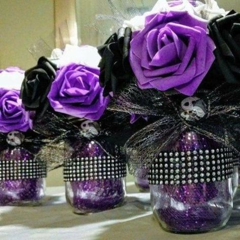 nightmare-before-christmas-wedding-ideas Halloween Wedding Centerpieces, Nightmare Before Christmas Wedding, Table Halloween, Nightmare Before Christmas Decorations, Halloween Themed Wedding, Wedding Halloween, Glam Party, Christmas Baby Shower, Mason Jar Centerpieces