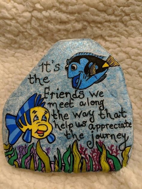 Painting Friendship, Friends Heart, Heart Ideas, Inspirational Rocks, Quotes Friends, Painted Rocks Diy, Rock Painting Ideas Easy, Painting Quotes, Rock Decor