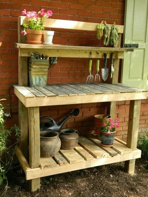 Garden Work Bench, Diy Pallet Decoration, Potting Bench Ideas, Pallet Potting Bench, Pallet Garden Benches, Potting Bench Plans, Potting Station, Diy Bank, Outdoor Potting Bench