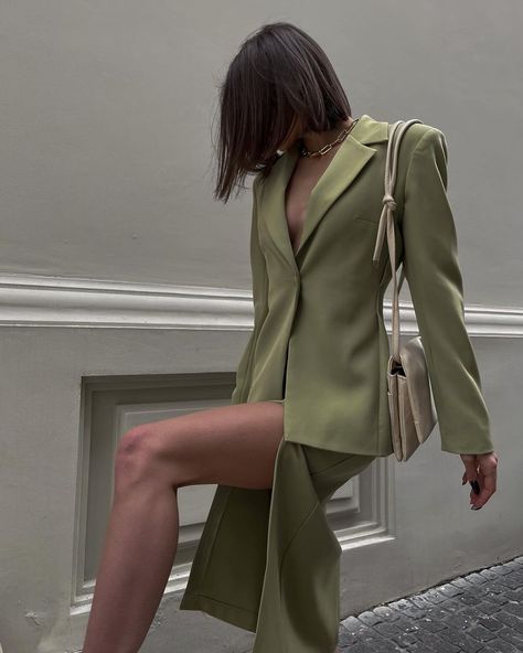 Olive Green Fashion Aesthetic, Green Fashion Aesthetic, Olive Green Fashion, Green Suit Women, Olive Green Suit, Matcha Milk, Green Suit, Story Templates, Suit Women