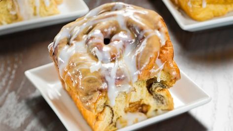 The Top 15 Foods to Try at Disneyworld: Epcot & Magic Kingdom Basic Sweet Dough Recipe, Sweet Dough Recipe, Giant Cinnamon Rolls, Gastons Tavern, Disney World Recipes, Cinnamon Roll Recipes, Disney Parque, Quick Service Restaurant, Disney Recipes