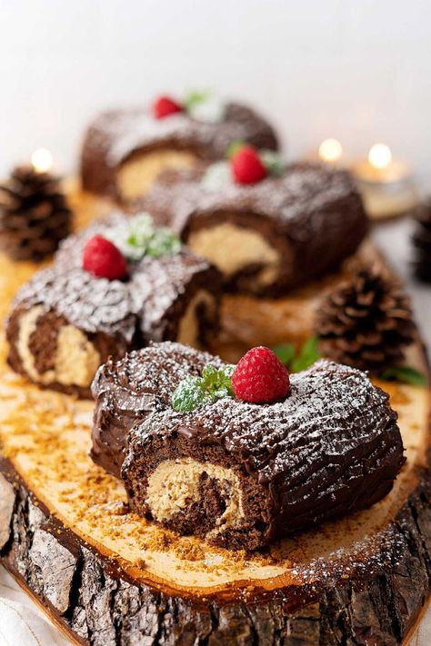 Orange Cake Recipe Easy, Christmas Log Cake, Log Cakes, Yule Log Cake Recipe, Mini Cheesecakes Easy, Chocolate Roll Cake, Coconut Tart, Yule Log Cake, Food Factory