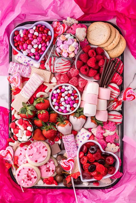 Pink Party Foods, Treat Board, Valentines Party Food, Valentines Brunch, Valentines Snacks, Matric Dance, Galentines Party, Charcuterie Inspiration, Snack Board