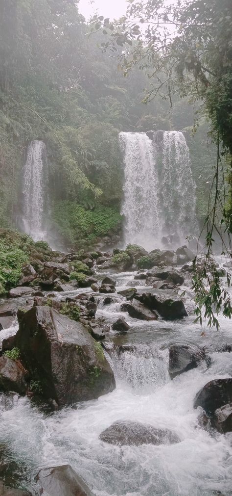 Pretty Rain Aesthetic, Water Iphone Wallpaper Aesthetic, Aesthetic Waterfall Wallpaper, Aesthetic Waterfall Pictures, Waterfall Wallpaper Iphone, Nature Aesthetic Rain, Waterfall Aesthetic Wallpaper, Water Fall Aesthetic, Waterfalls Aesthetic