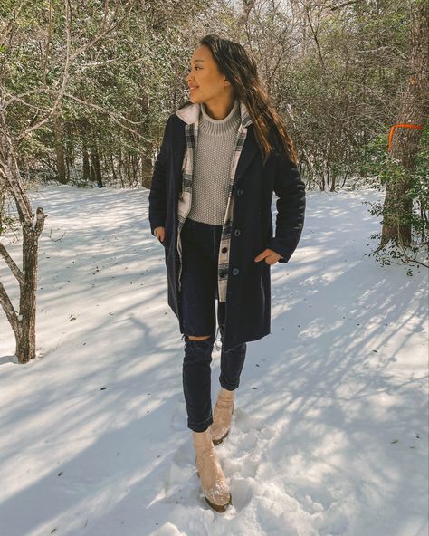 Shacket With Hoodie, Grey Shacket Outfit, Blundstone Outfit, Birkenstock Clog Outfit, Blundstone Style, Birkenstock Boston Outfit, Clog Outfit, Boston Outfits, Shacket Outfit