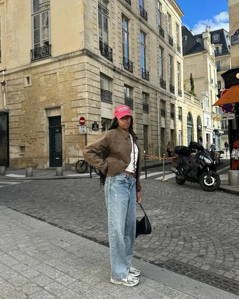 The '90s Sneaker Trend Everyone Is Wearing in Paris | Who What Wear UK Lisbon Style, Cute Outfits For Beach, Chunky Sneakers Outfit, Outfits For Beach Vacation, Outfits For Beach, Best Outfits For Women, French Street Style, Trendy Outfits For Summer, Matching Outfits For Couples