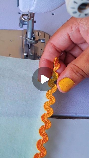 Sewing Hacks Clothes Tips And Tricks, Sewing Hacks Clothes, Sewing Hacks Videos, Sowing Tricks, Clothes Tips And Tricks, Sewing Tips And Tricks, Sewing Machine Basics, Sewing Tutorials Clothes, Clothing Hacks