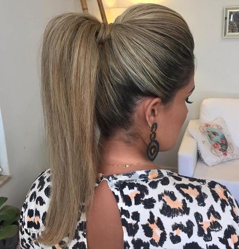 Ponytail+With+A+Bouffant+For+Straight+Hair Straight Ponytail Hairstyles, Teased Ponytail, Flip In Hair Extensions, Messy Ponytail Hairstyles, Wedding Ponytail Hairstyles, Trendy We Fryzurach, High Ponytail Hairstyles, Hair Straightener And Curler, Straight Ponytail