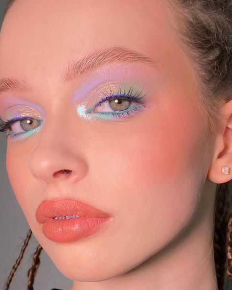 Pastel Eyeshadow Look, Green And Purple Eyeshadow Looks, Pastel Eyeshadow Looks, Tinkerbell Makeup, Mint Makeup, Purple Eyeshadow Looks, Pastel Eyeshadow, Pastel Makeup, Mint To Be