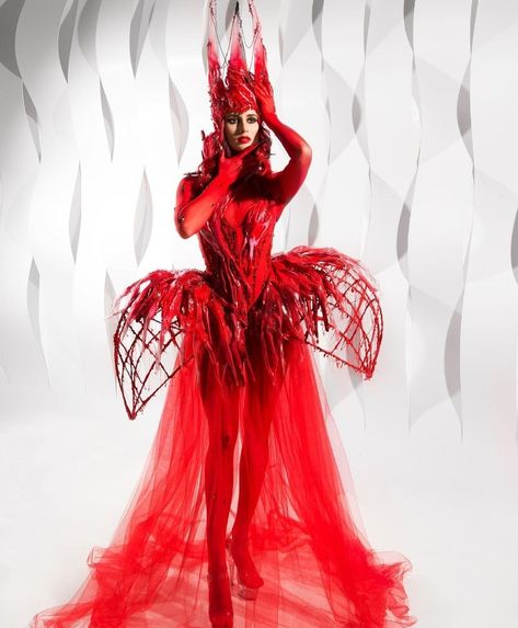 Crab Inspired Fashion, Red Carnival Costume, Cirque Du Soleil Outfit, Drag Queen Fashion, Draculaura Aesthetic Outfit, Elaborate Costumes, Stage Costume Design, Creative Costuming Designs, Drag Queen Outfits