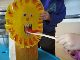 Daniel in the Lions Den: Feed the Hungry Lion from a paper bag, from Learners in Bloom Daniel In The Lions Den, Daniel In The Lion's Den, Daniel And The Lions, Lion's Den, Fine Motor Activity, Bible Story Crafts, Lion And Lamb, Animal Crafts For Kids, Kid Craft