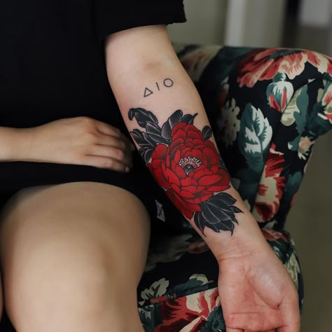 Red Flower Tattoo, Flower Cover Up Tattoos, Red Flower Tattoos, Wrist Tattoo Cover Up, Flower Tattoo Ideas, Z Tattoo, Instagram Cover, Stylist Tattoos, Tattoo Cover