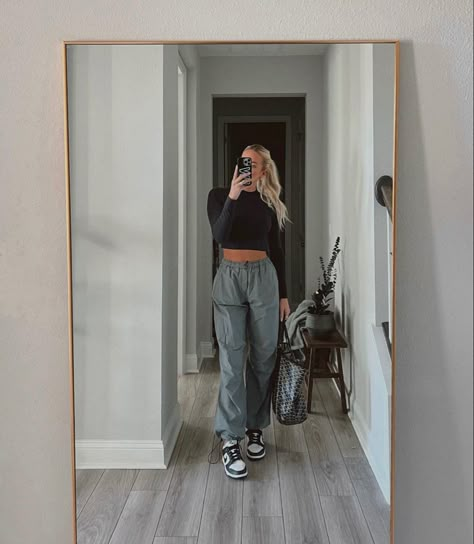 Sweatpants Dunk Outfit, Casual Dunks Outfit Women, High Dunks With Leggings, High Top Dunks Outfit Woman, Dunks With Sweatpants, Outfits To Match Panda Dunks, Women’s Panda Dunks Outfit, Outfits With Panda Dunks, Dunks Outfit Woman