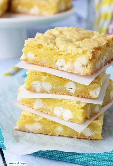 Cake Mix Sweetened Condensed Milk, Chocolate Gooey Bars, Refreshing Dessert Recipes, Lemon White Chocolate, Life Love And Sugar, Awesome Cookies, Chocolate Lemon, Gooey Bars, Lemon Bars Easy