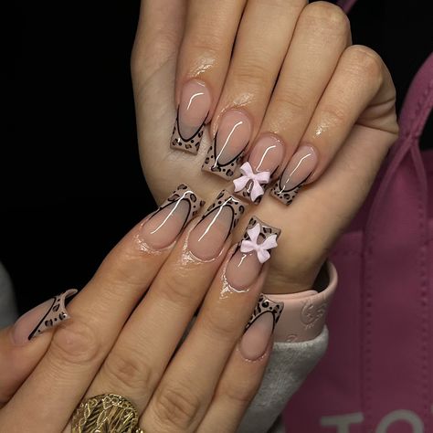 This cheetah print set is my favvvv 🤍 Zebra And Pink Nails, Cheetah Hibiscus Nails, Cheater Print Nails, Pink Cheetah Print Nails, Sommer Nails, Pink Cheetah Nails, Texas Nails, Zebra Print Nails, Cheetah Print Nails