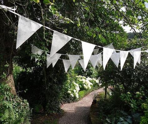 10 TIPS FOR A ZERO-WASTE EVENT – The Pale Blue Dot Vintage Garden Ideas, White Bunting, English Country Gardens, Wedding Items, Eco Friendly Decor, On The Ocean, בר מצווה, Tea Party Garden, Outdoor Retreat