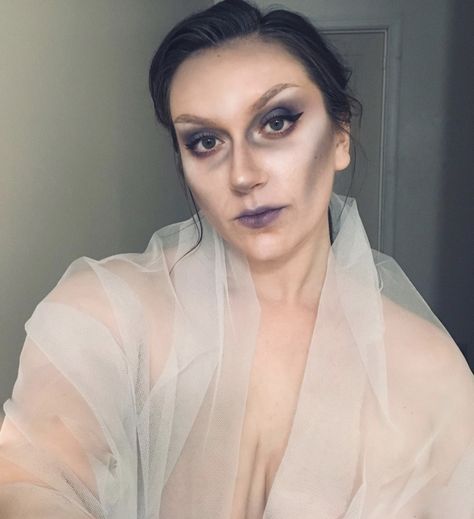 Ghost Costume Makeup, Pretty Ghost Makeup, Ghost Makeup Tutorial, Ghost Makeup Look, Dead Makeup Halloween, Easy Ghost Makeup, Beautiful Ghost Makeup, Dead Ballerina Makeup, Dead Bride Makeup