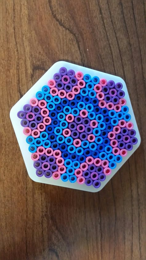 Perler Bead Coasters Patterns Circle, Hexagon Perler Bead Patterns, Circle Perler Bead Patterns, Ironing Beads, Perler Bead Designs, Melt Beads Patterns, Hamma Beads Ideas, Easy Perler Bead Patterns, Pearl Beads Pattern