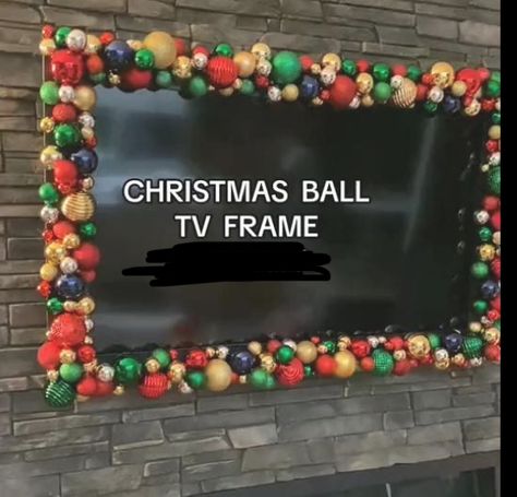 Christmas Ball Tv Frame, Christmas Tv Frame Diy, Family Christmas Crafts, Christmas Frames Diy, Christmas Ornament Frame, Photo Frame Crafts, Candy Themed Party, Spooky Christmas, Diy Christmas Ornament