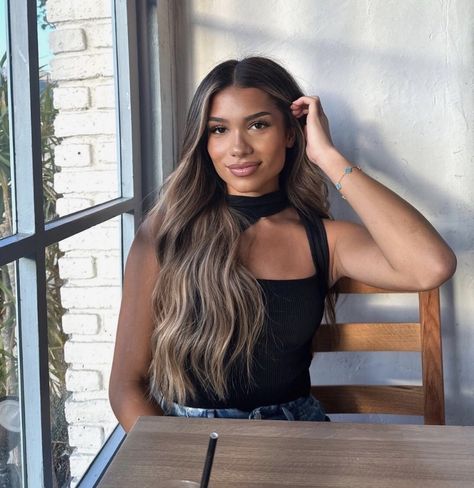 Aishamian on ig #naturalmakeup #naturalmakeupideas #makeuplooksnatural #everydaymakeup #wavyhaircuts #highlighthair Aisha Mian, Balayage Hair Ash, Latina Hair, Blonde Highlights On Dark Hair, Black Hair Balayage, Brown Hair Inspo, Dyed Red Hair, Hair Streaks, Brown Hair With Blonde Highlights