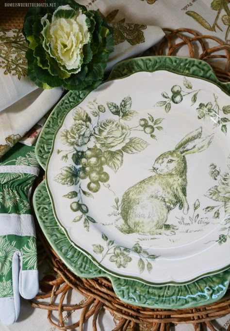 Berries Salad, Bunny Plates, Easter Tablescapes, Garden Veggies, Spring Table, Charger Plates, Easter Table, Garden Table, Place Setting