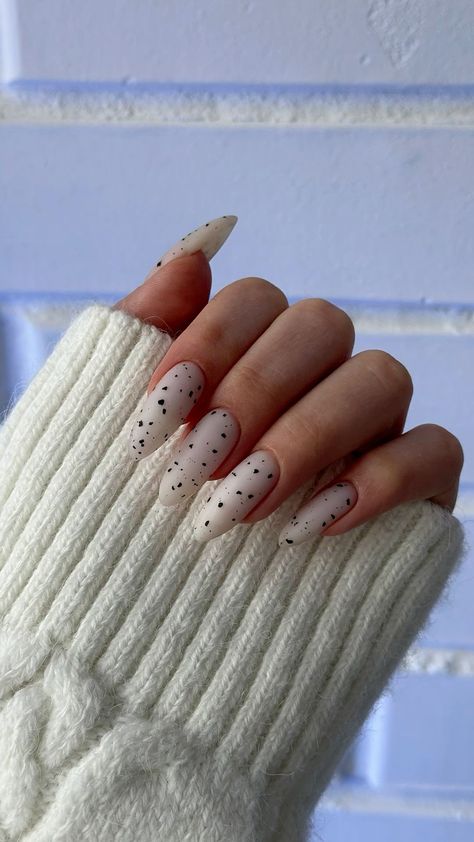 White nails with black dots Nails Black Dots, Nails With Black Dots, White Nails With Black, Oreo Design, Black Dot Nails, Matte White Nails, Nails With Black, Imperfection Is Beauty, Dots Nails