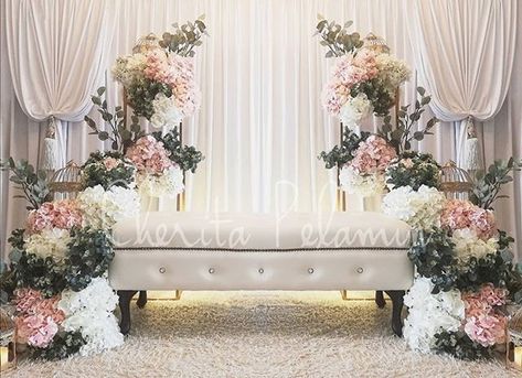 Pelamin Minimalist Rumah, Wedding Draping Backdrop, Dekor Akad, Pelamin Tunang, Weding Decoration, Engagement Party Decorations Diy, Asian Wedding Decor, Indoor Wedding Decorations, Indian Wedding Decorations Receptions