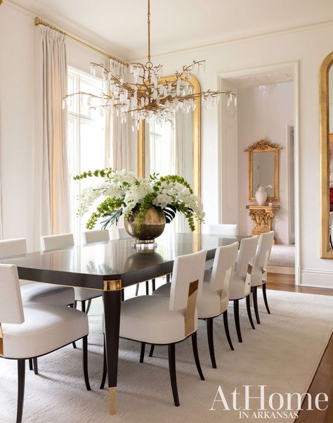 A Clean Slate - At Home in Arkansas Dining Room Interior Design Luxury, New Classic Dining Room, Modern Classic Dining Room, Dining Room Design Luxury, Yellow Dining Room, Glass Dining Room Table, Dining Room Design Modern, Classic Dining Room, Stylish Dining Room