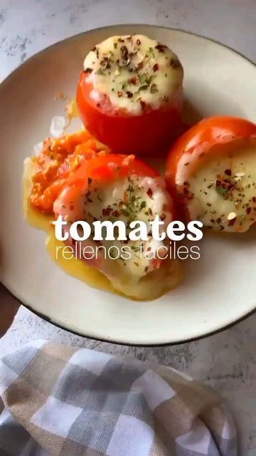 RUTINAS SALUDABLES on Instagram: "RECETA SÚPER EXPRÉS!♥️ . . Aquí os traigo otra versión de tomates rellenos, súper fáciles y quedan de rechupete. . Los podéis hacer en el horno o sartén, pero en sartén quedan fenomenal también, están súper buenos! . . Ingredientes: 4 tomates 🍅 maduros medianos Mozzarella rallada 1-2 huevos batidos Atún o el relleno que más te guste Especias al gusto ( las mías italianas de TODOESPECIAS) . . Cortamos un extremo del tomate, mejor la base para que después se suje Eggs Benedict, Mozzarella, On Instagram, Instagram