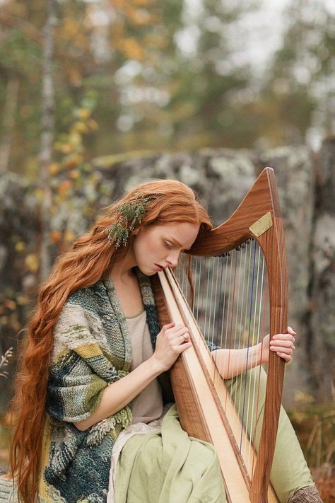 Looks Hippie, Celtic Harp, Frida Art, Estilo Hippy, Fairytale Photography, Long Red Hair, Fantasy Photography, Arte Fantasy, Long Red