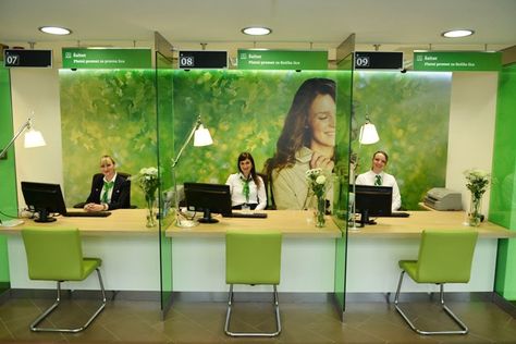 sberbank_branch_tellers Bank Interior Design, Small Office Design Interior, Banks Office, Small Office Design, Office Table Design, Bank Design, Corporate Office Design, Retail Banking, Hospital Design